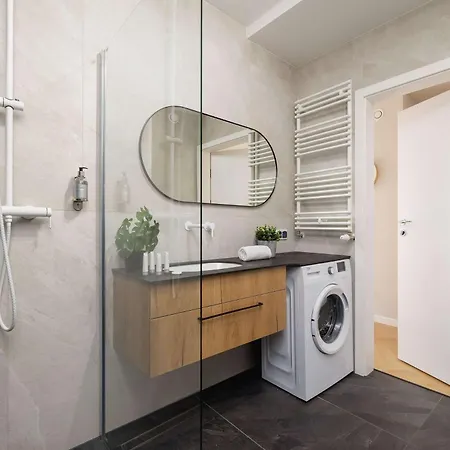 Modern With Air Conditioning In The Centre Of Cracow By Renters Apartment *