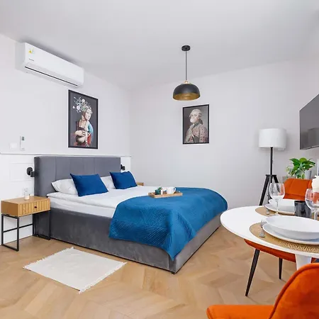 Modern With Air Conditioning In The Centre Of Cracow By Renters Apartment