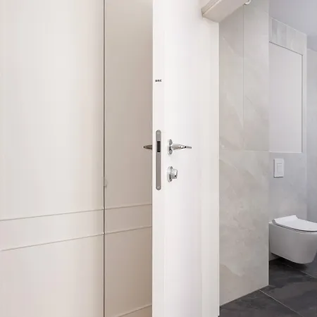 Modern With Air Conditioning In The Centre Of Cracow By Renters *